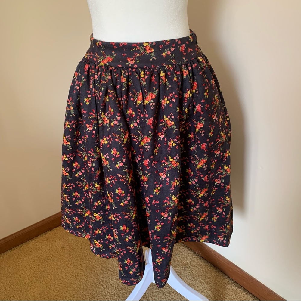 Yakira Bella Skirt Fully Lined With Pockets Size XS Charcoal Gray and Floral